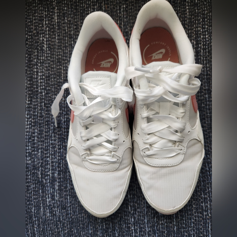 Women's Nike Air Max Shoes Size 8.5